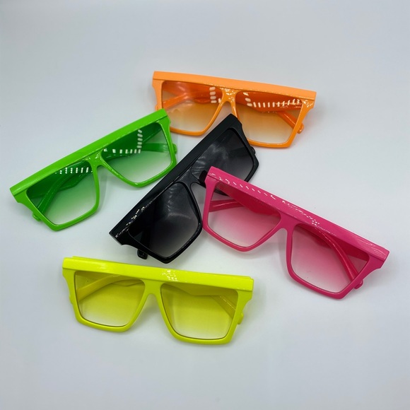 Flat Top Black Gradient Sunglasses - Picture 7 of 7